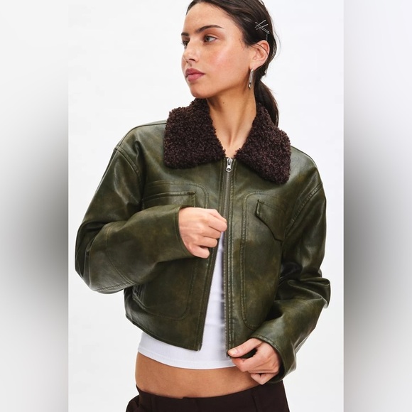 New Urban Outfitters BDG Janine Faux Leather Cropped Aviator Jacket Fur Collar - Picture 1 of 16